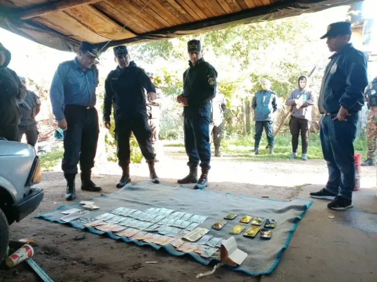 Procedimiento policial en Mocoretá con secuestro de drogas y detenidos