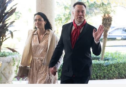Shivon Zilis y Elon Musk en un evento público