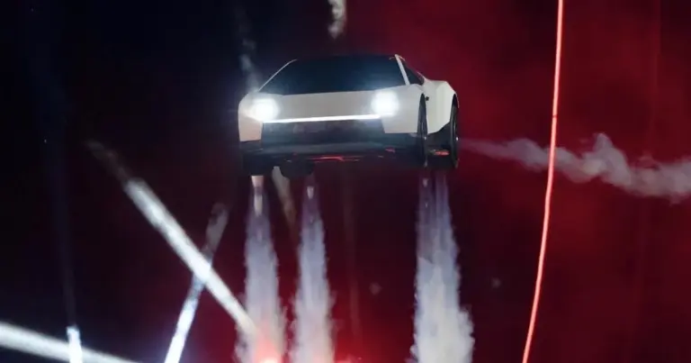 Tesla Roadster con propulsores de gas frío durante una demostración en Texas