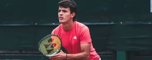 Carlos María Zárate durante un partido de tenis